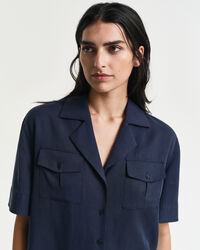 Relaxed fit ‑mitoitettu taskullinen paita