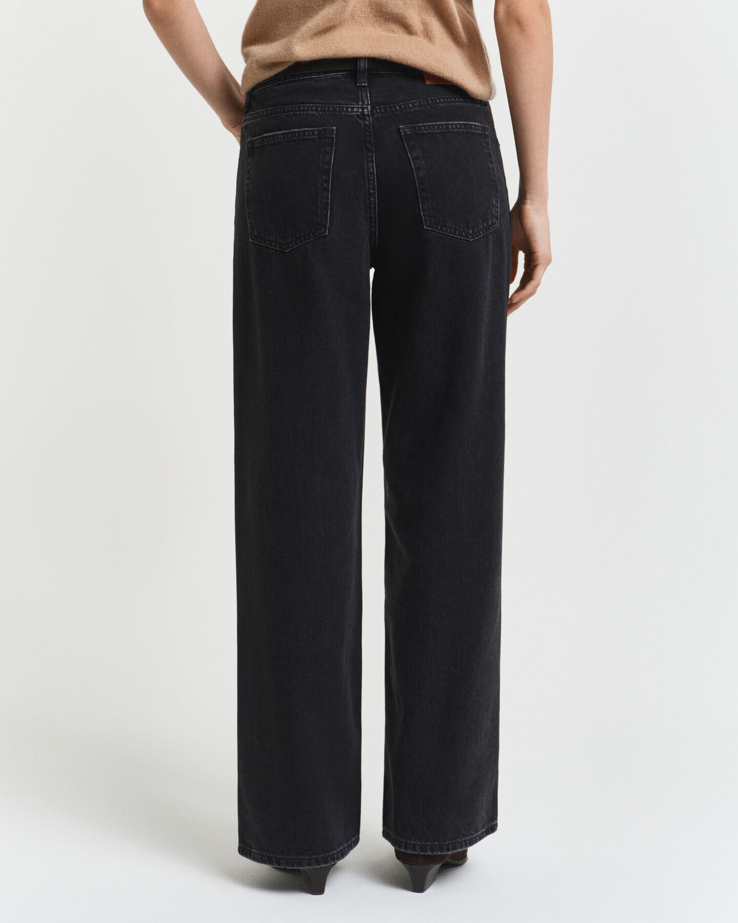 Relaxed fit ‑mitoitetut farkut