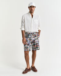 Regular fit ‑mitoitetut tilkkutyyliset shortsit