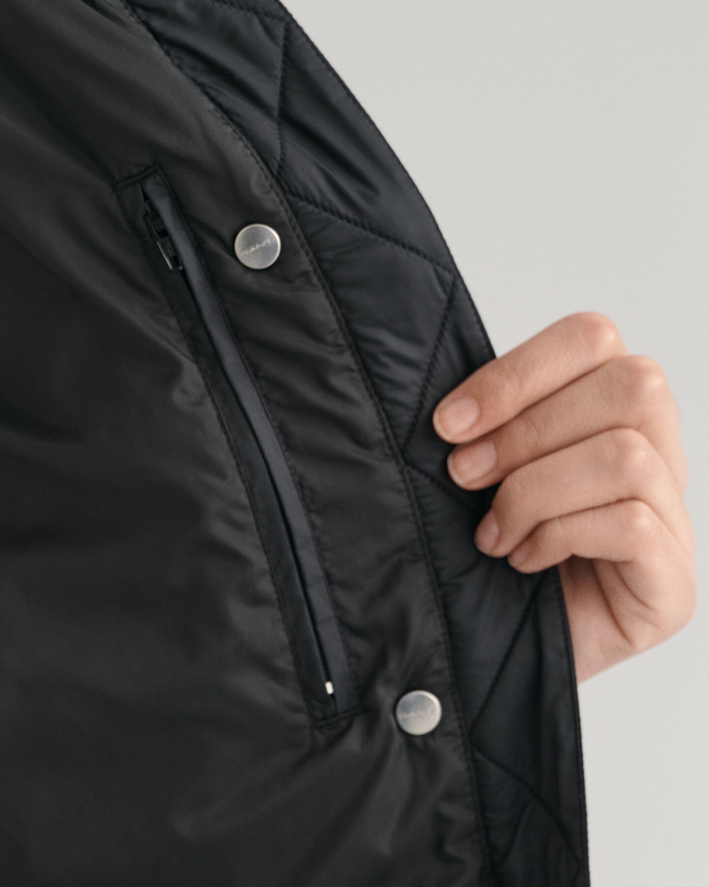 Pitk&auml; kevytuntuvaliivi