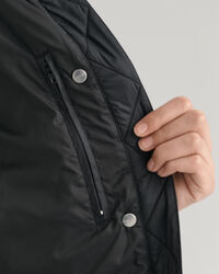 Pitk&auml; kevytuntuvaliivi