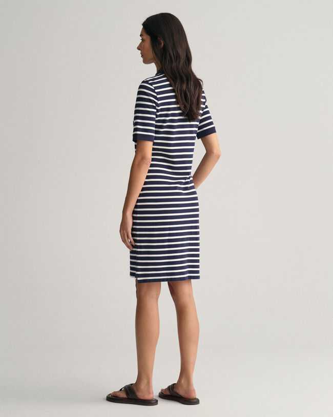 Raidallinen Shield-pikeemekko