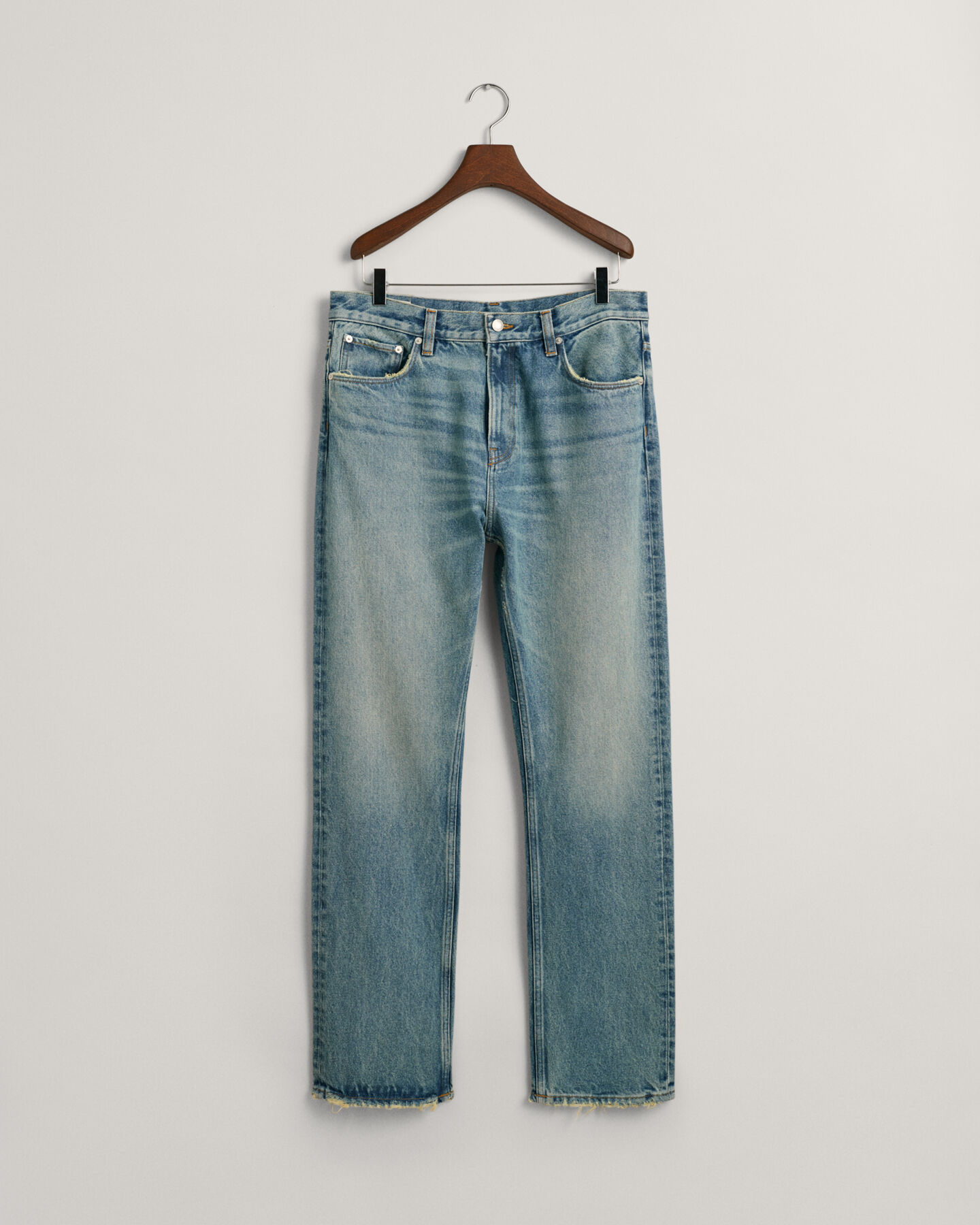 Loose fit ‑mitoitetut farkut