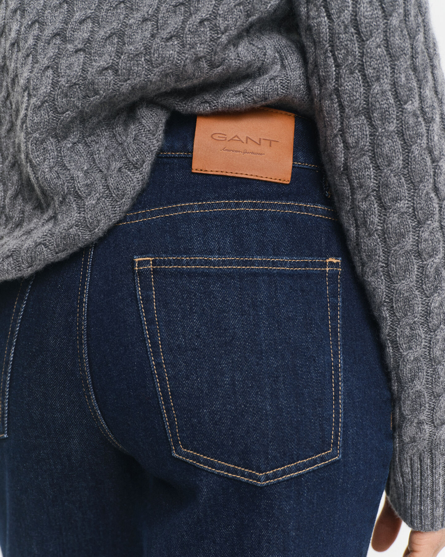 Suoralahkeiset stretch-farkut