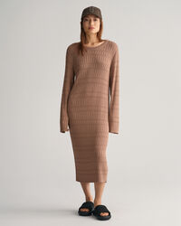 Kohopintainen neulemekko