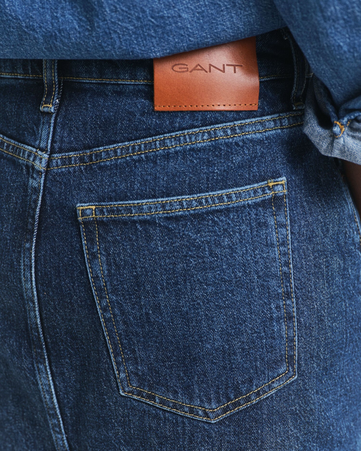 Midimittainen napitettu farkkuhame