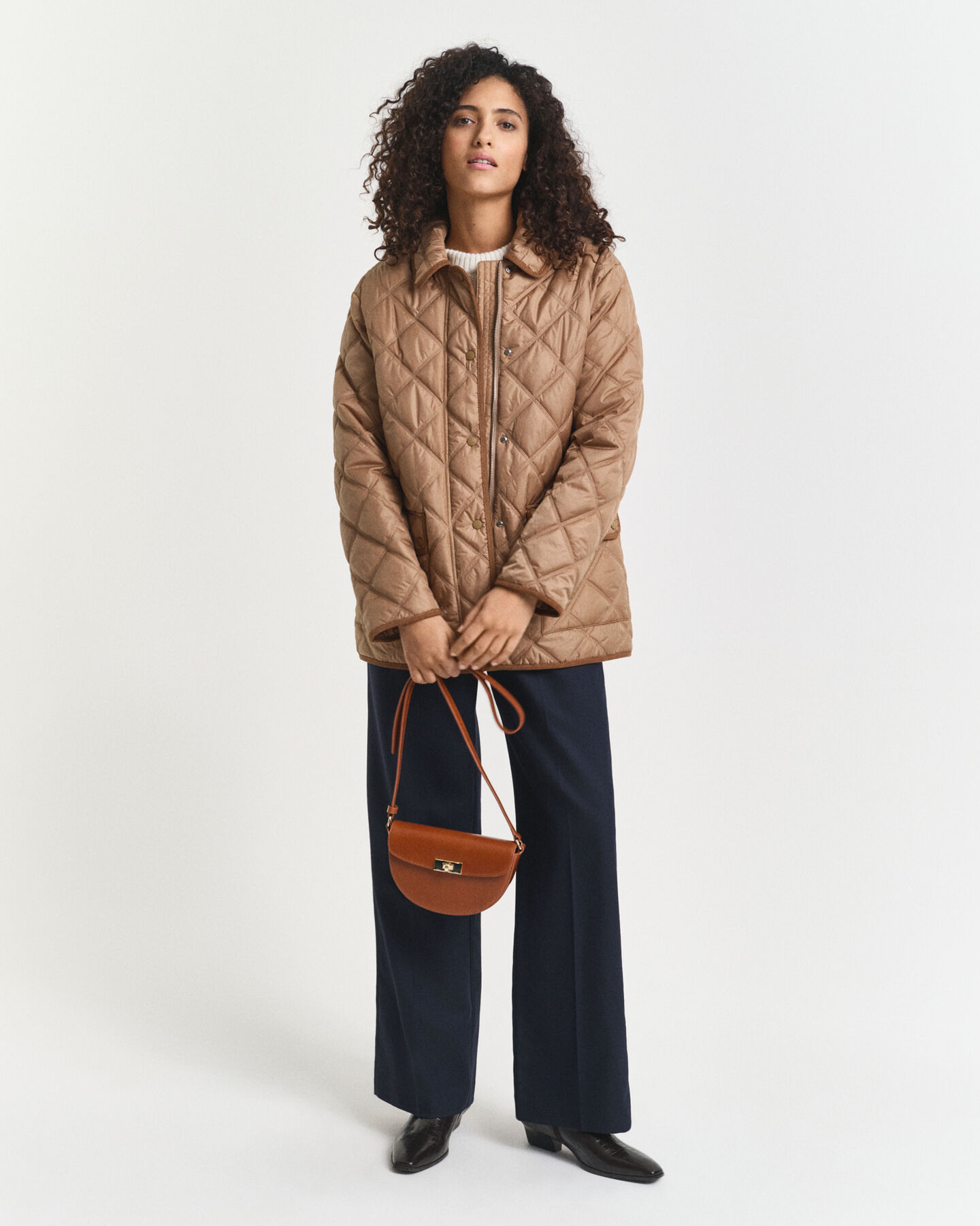 Vakosamettisomisteinen tikkitakki