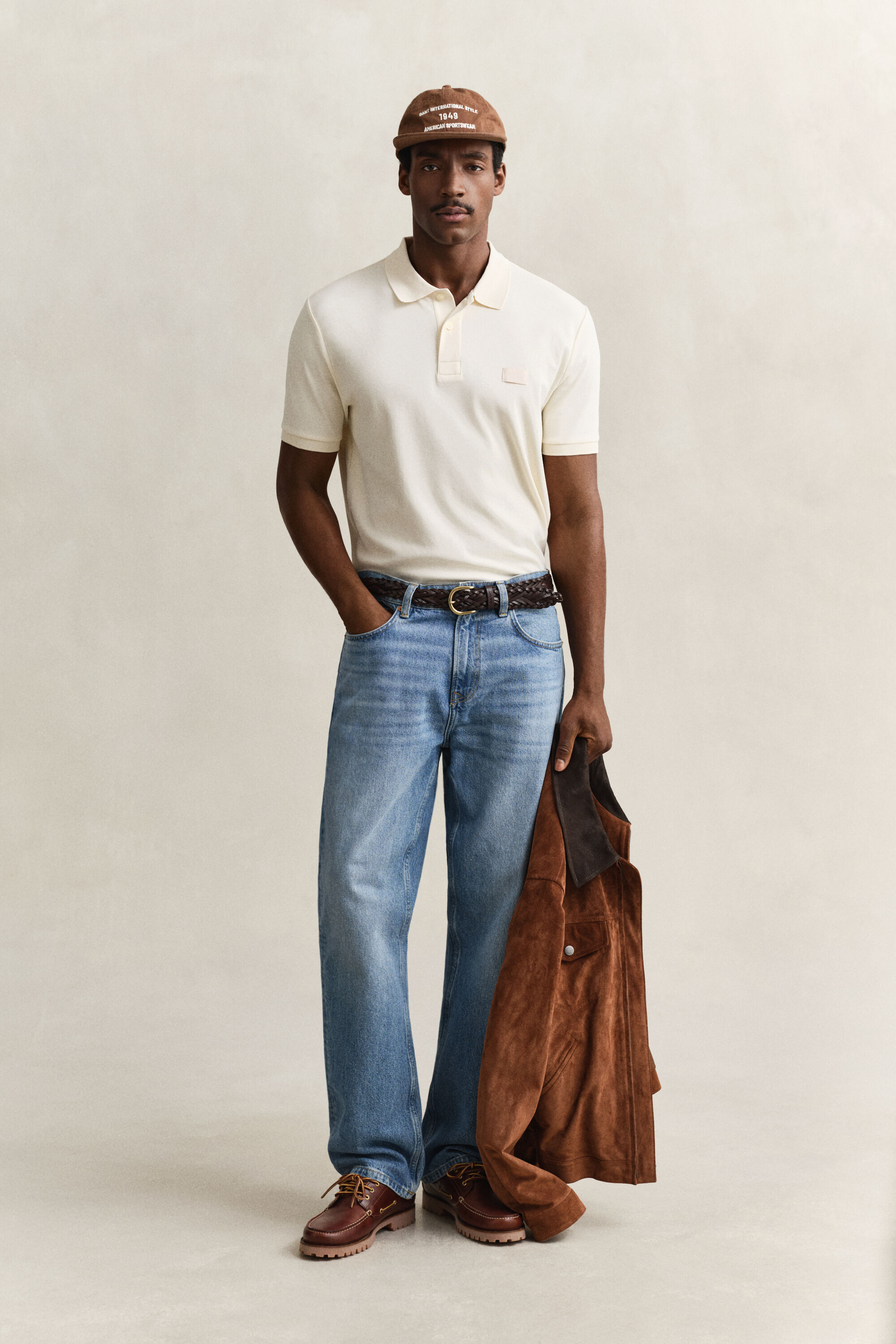 Pikeepaita collegeneulosta