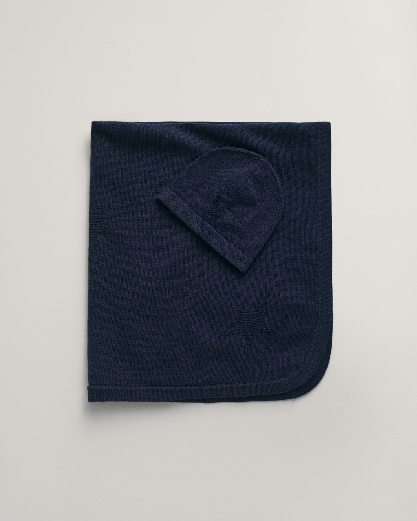 Baby-malliston viltti ja pipo lahjapakkauksessa