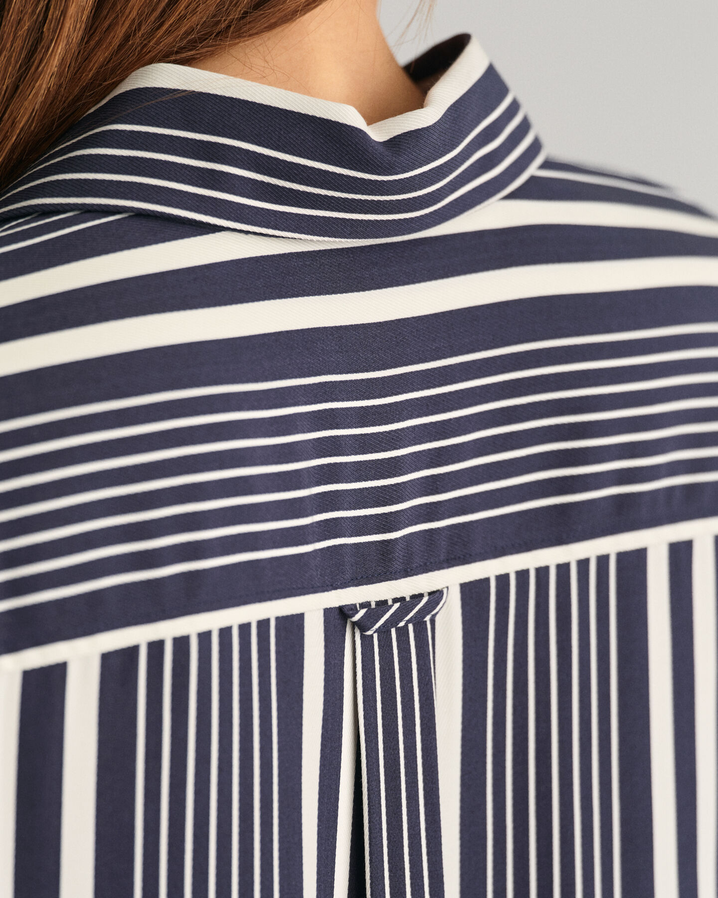 Relaxed&nbsp;fit ‑mitoitettu raitapaita