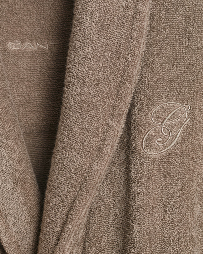 Kirjailtu kylpytakki