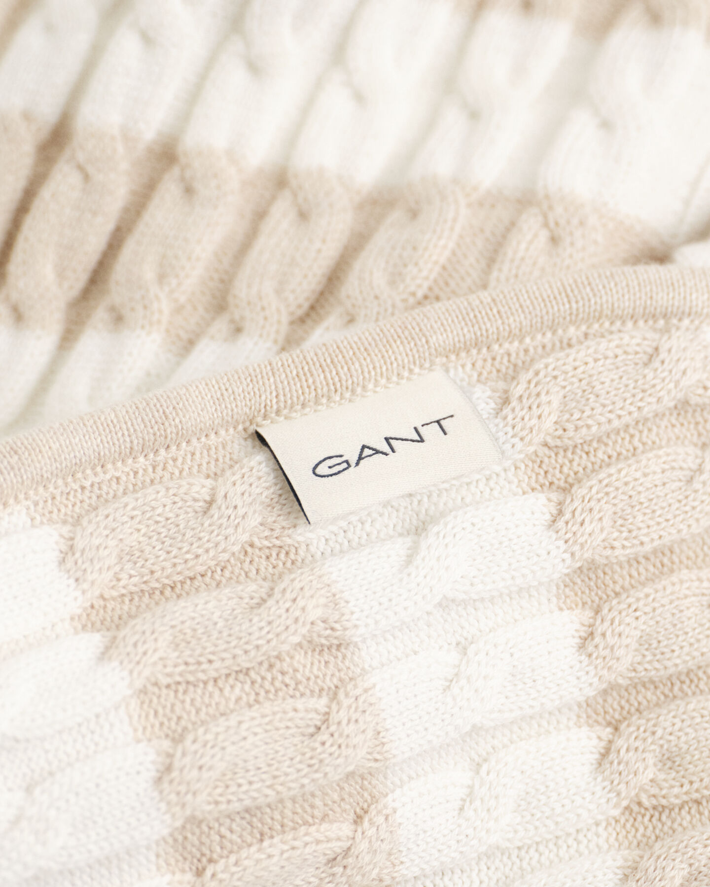 Baby-malliston raidallinen puuvillainen palmikkoneuleviltti