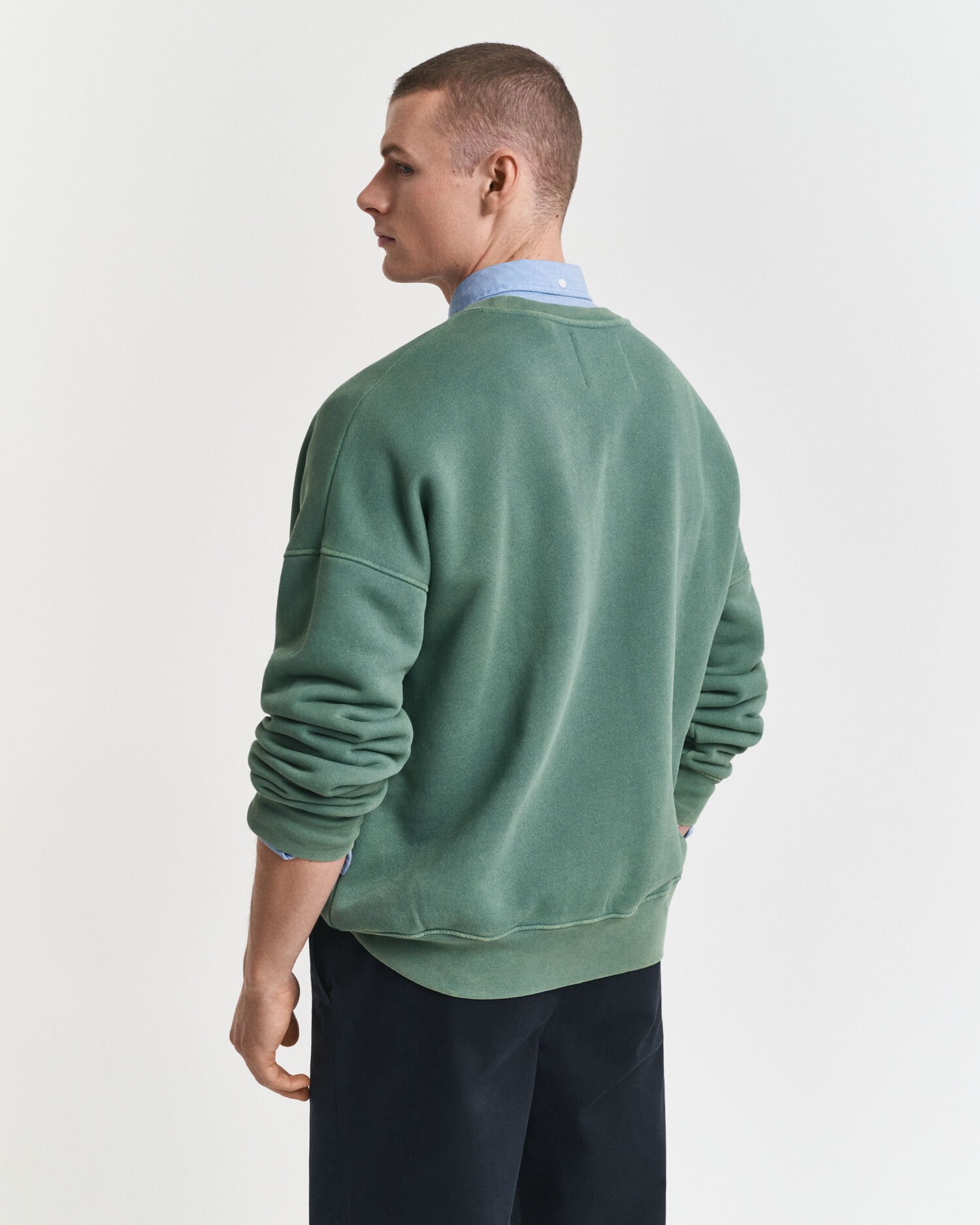 Graphic-collegepaita, pyöreä pääntie