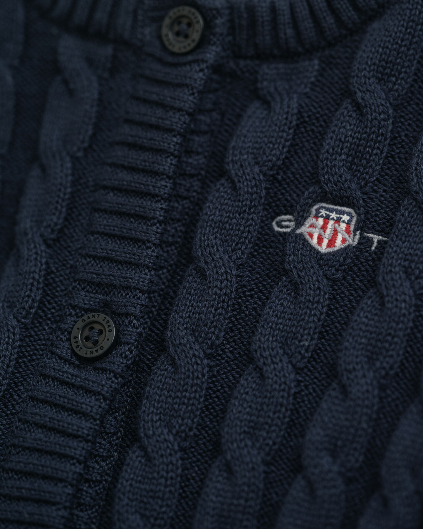 Baby-malliston puuvillainen Shield-palmikkoneuletakki