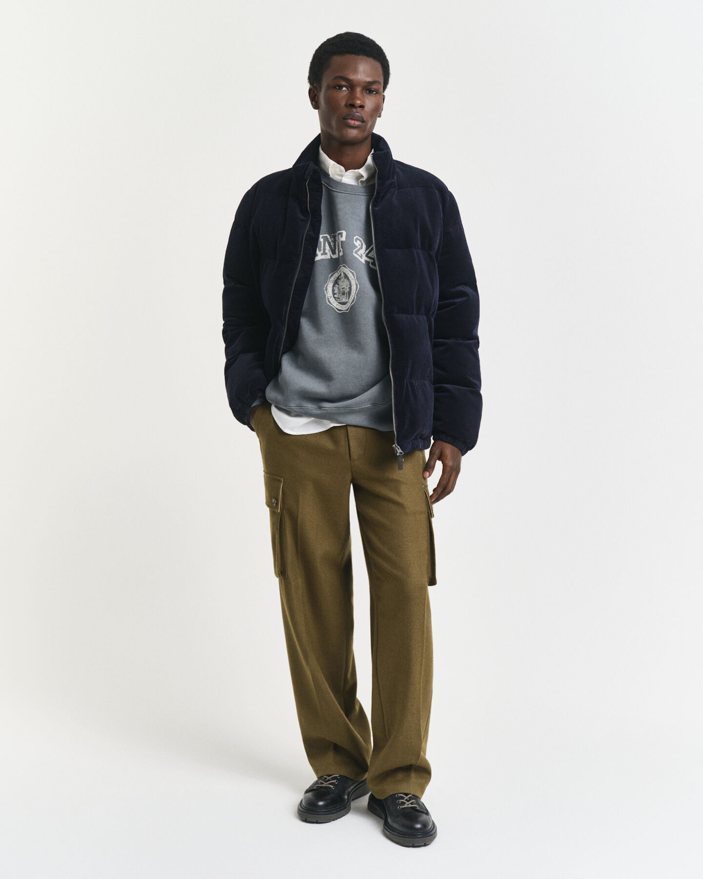 Graphic-collegepaita, pyöreä pääntie