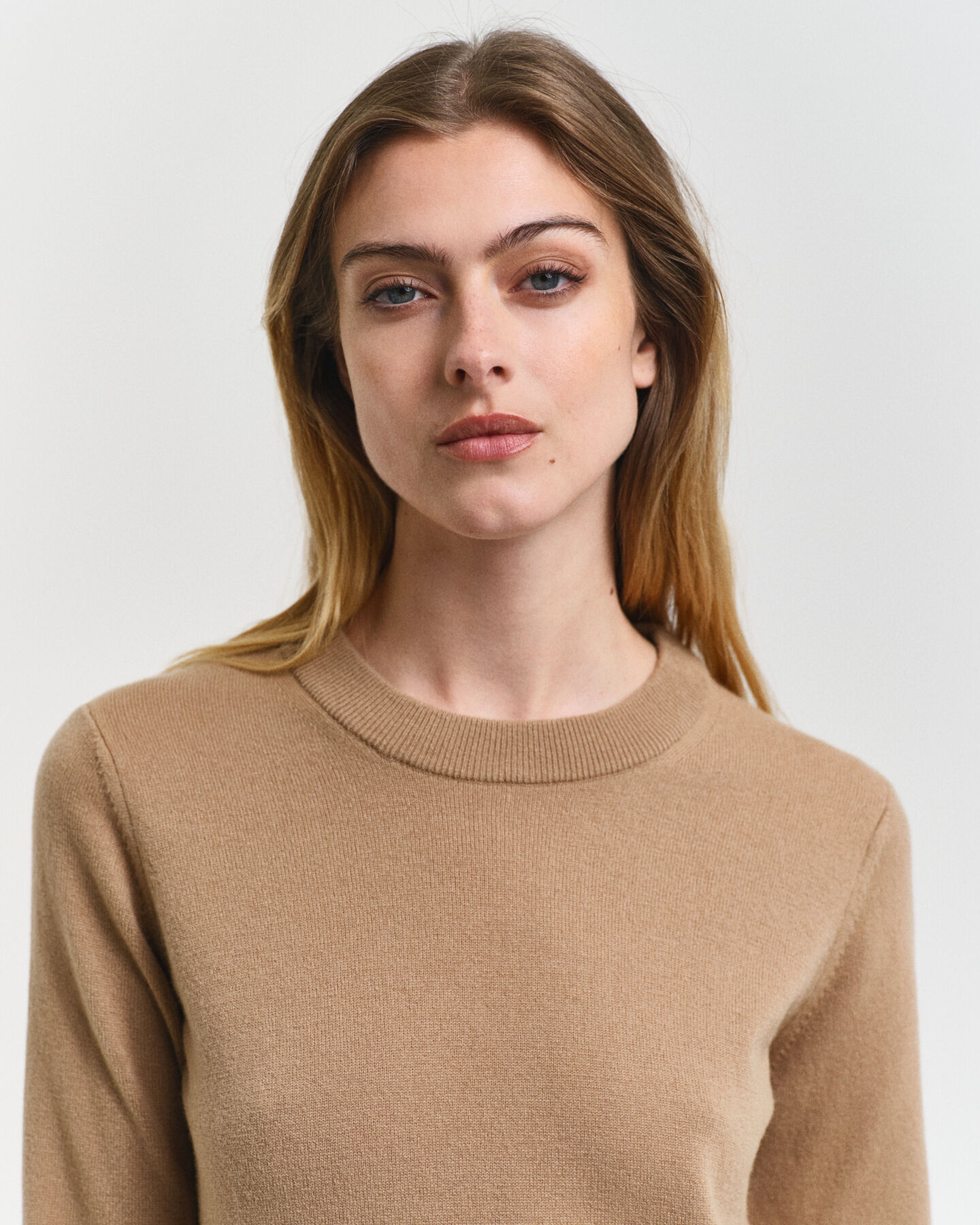 Mekko eritt&auml;in hienoa lampaanvillaa