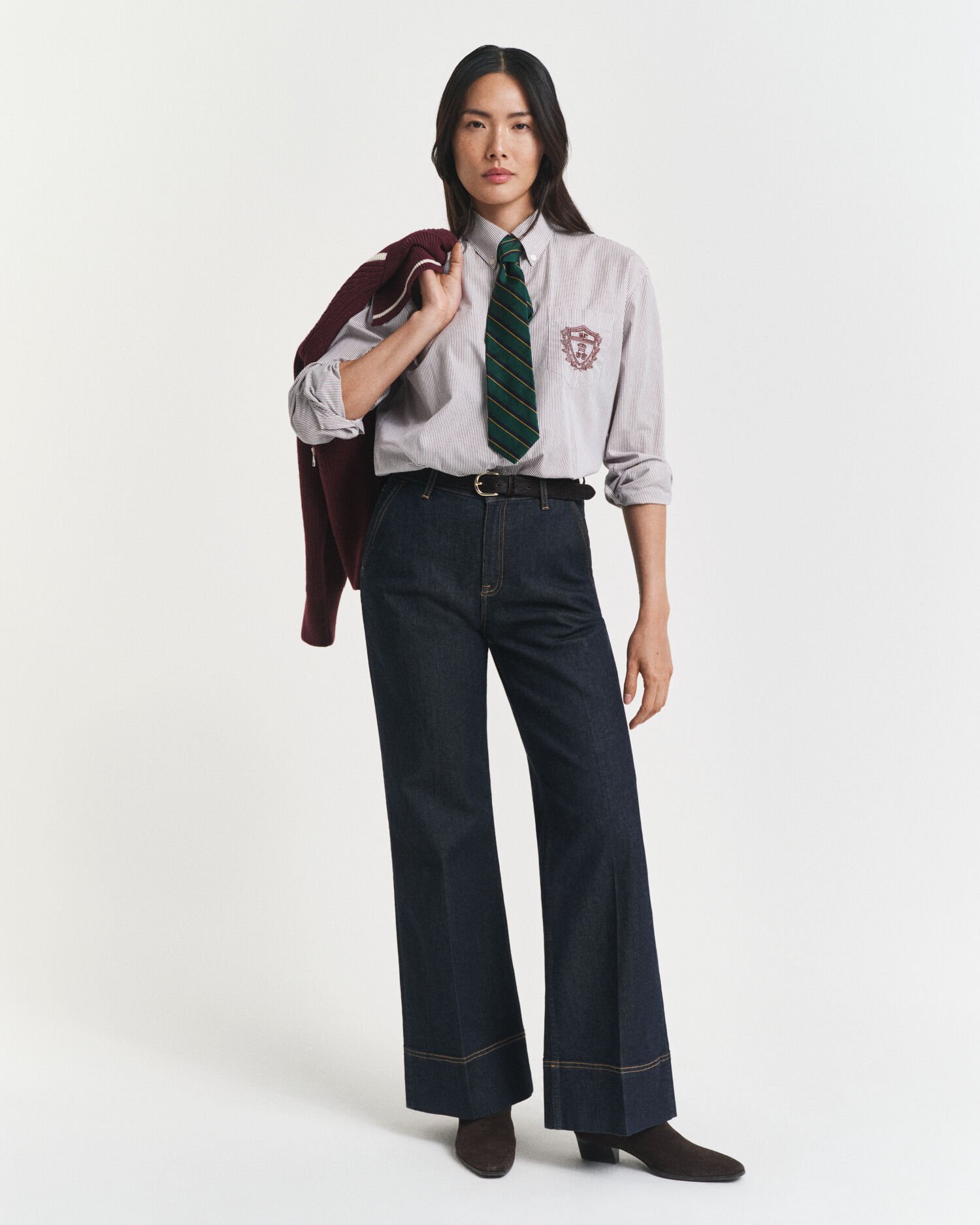 Hyvin istuvat levenevälahkeiset farkut