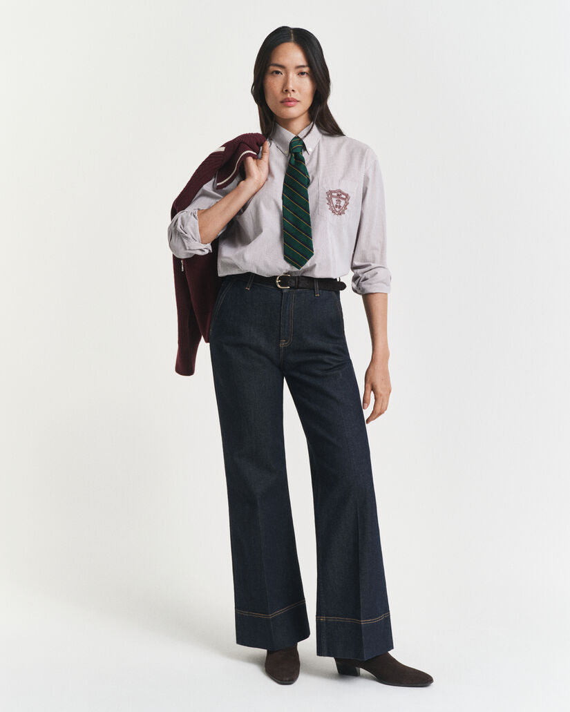 Hyvin istuvat levenevälahkeiset farkut