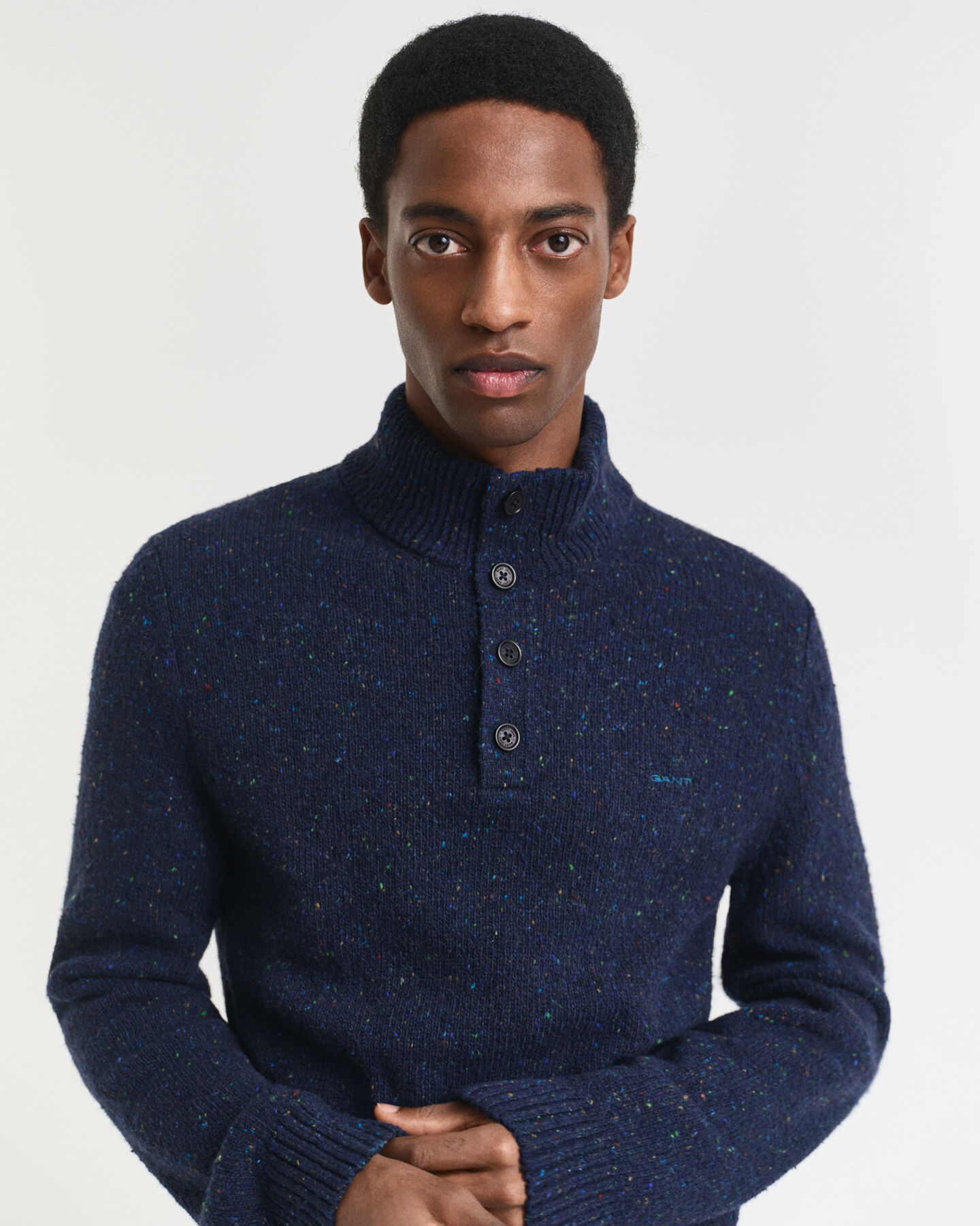 Nyppypintainen villasekoiteneulepusero, napitettu kaulus