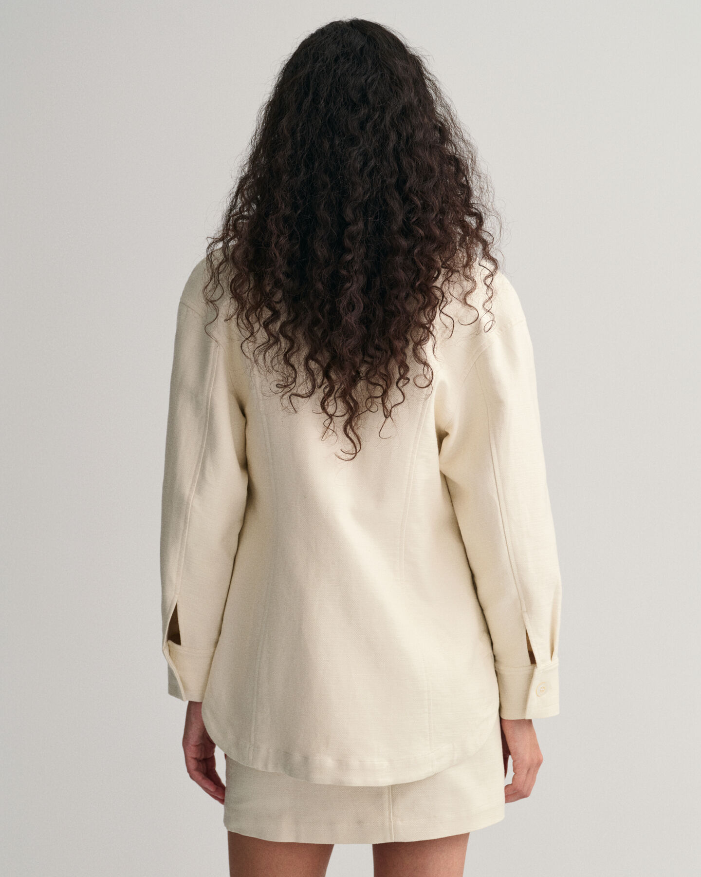 Kohopintainen paitatakki