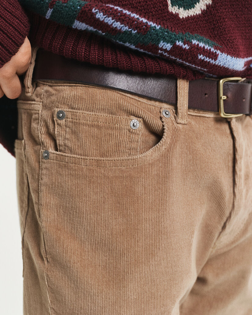 Regular fit ‑mitoitetut vakosamettifarkut