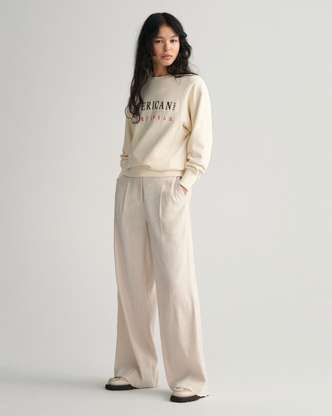 Sportswear-collegepaita, jossa py&ouml;re&auml; p&auml;&auml;ntie