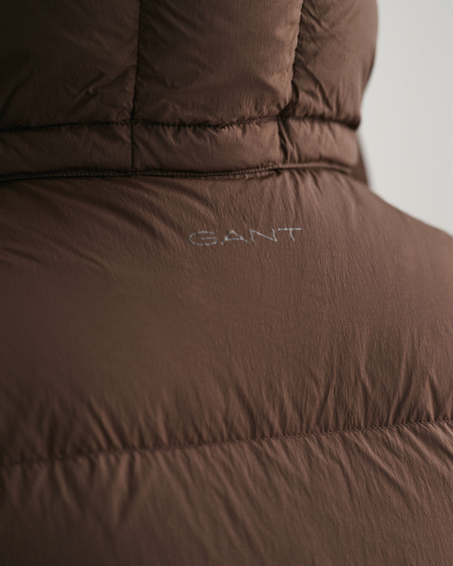 Puolipitk&auml; untuvaliivi