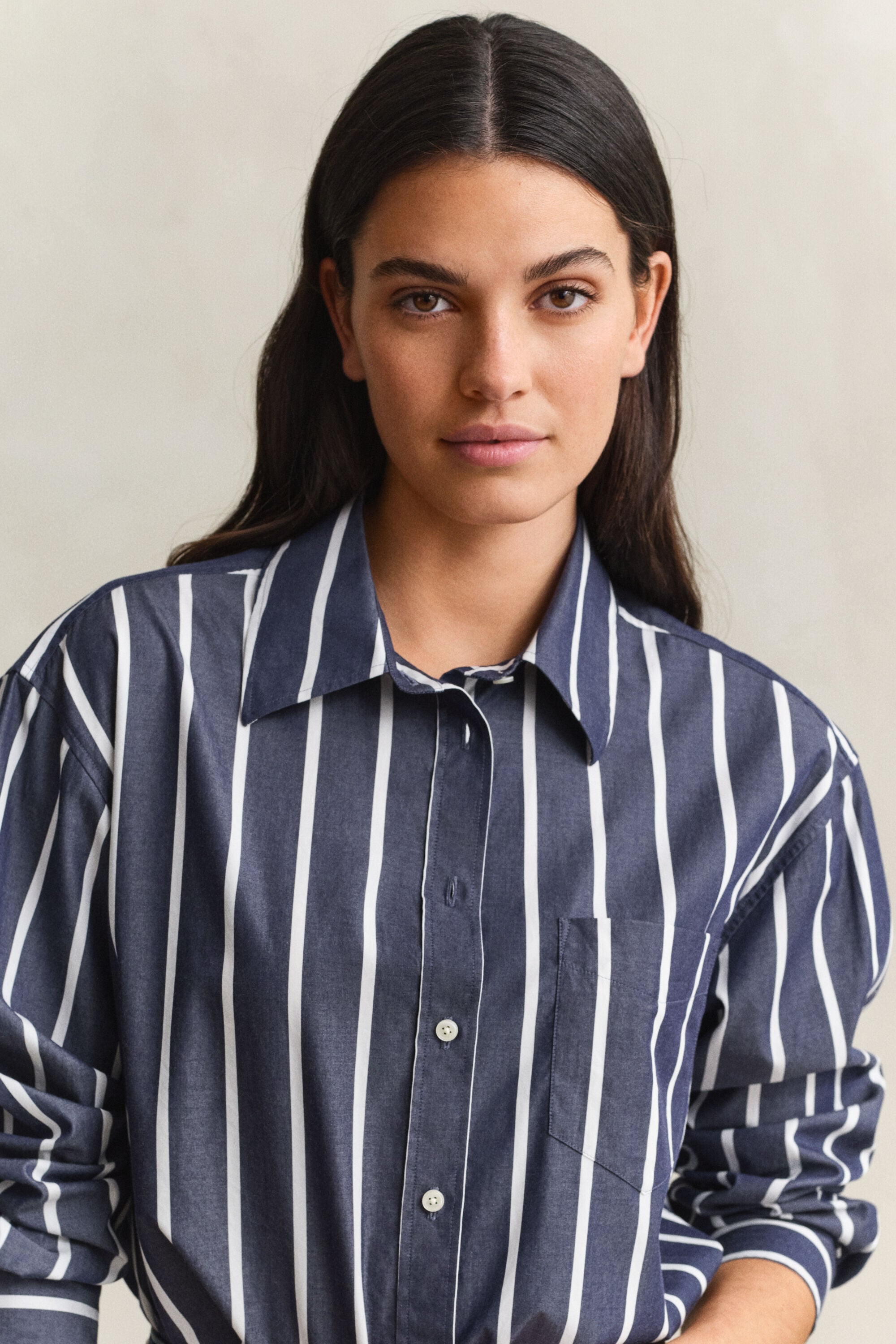 Relaxed fit ‑mitoitettu klassinen popliiniraitapaita