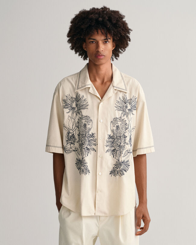 Oversized fit -mitoitettu kirjailtu lyhythihainen paita