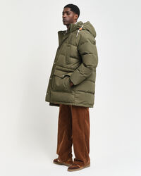 Paksu keskipitkä untuvatakki