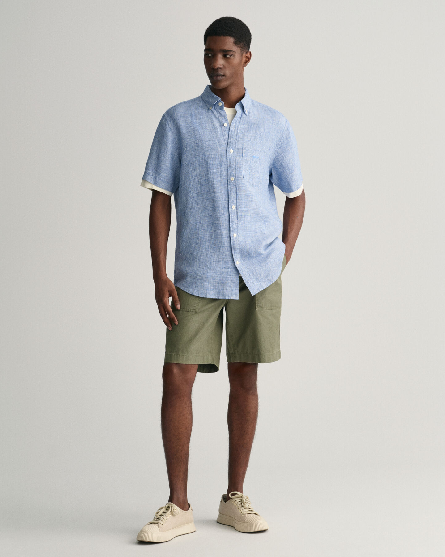 Regular&nbsp;fit ‑mitoitettu lyhythihainen kukonaskelkuvioinen pellavapaita