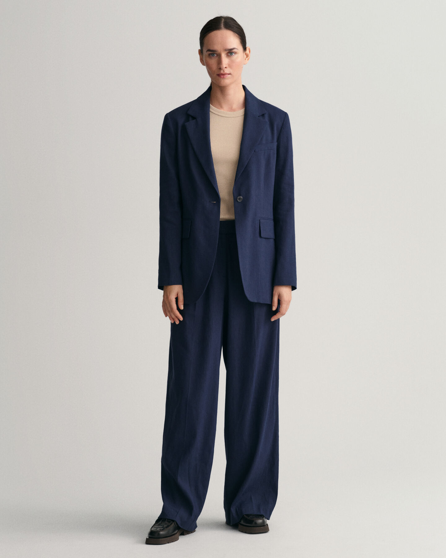 Joustavat leveälahkeiset pellavahousut