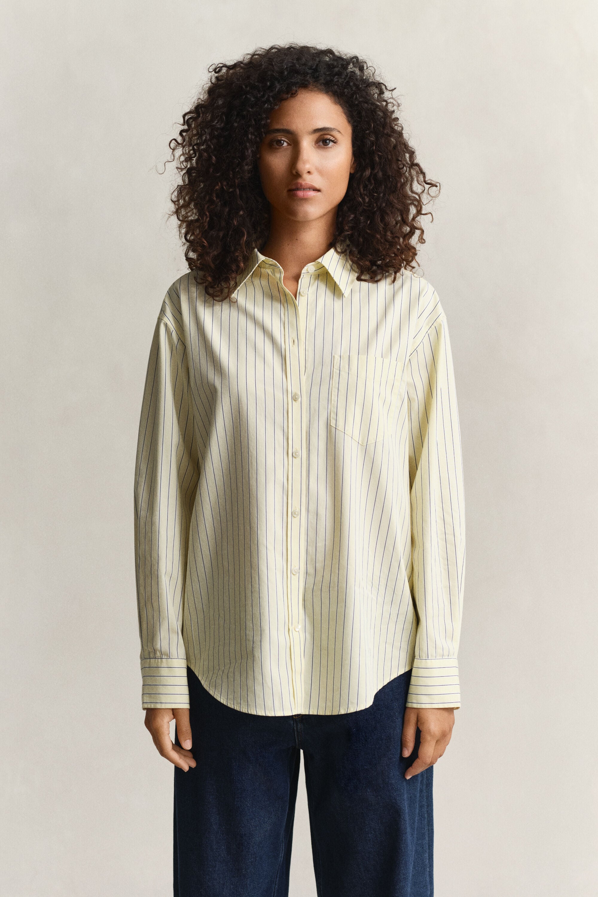 Relaxed fit ‑mitoitettu raidallinen popliinipaita