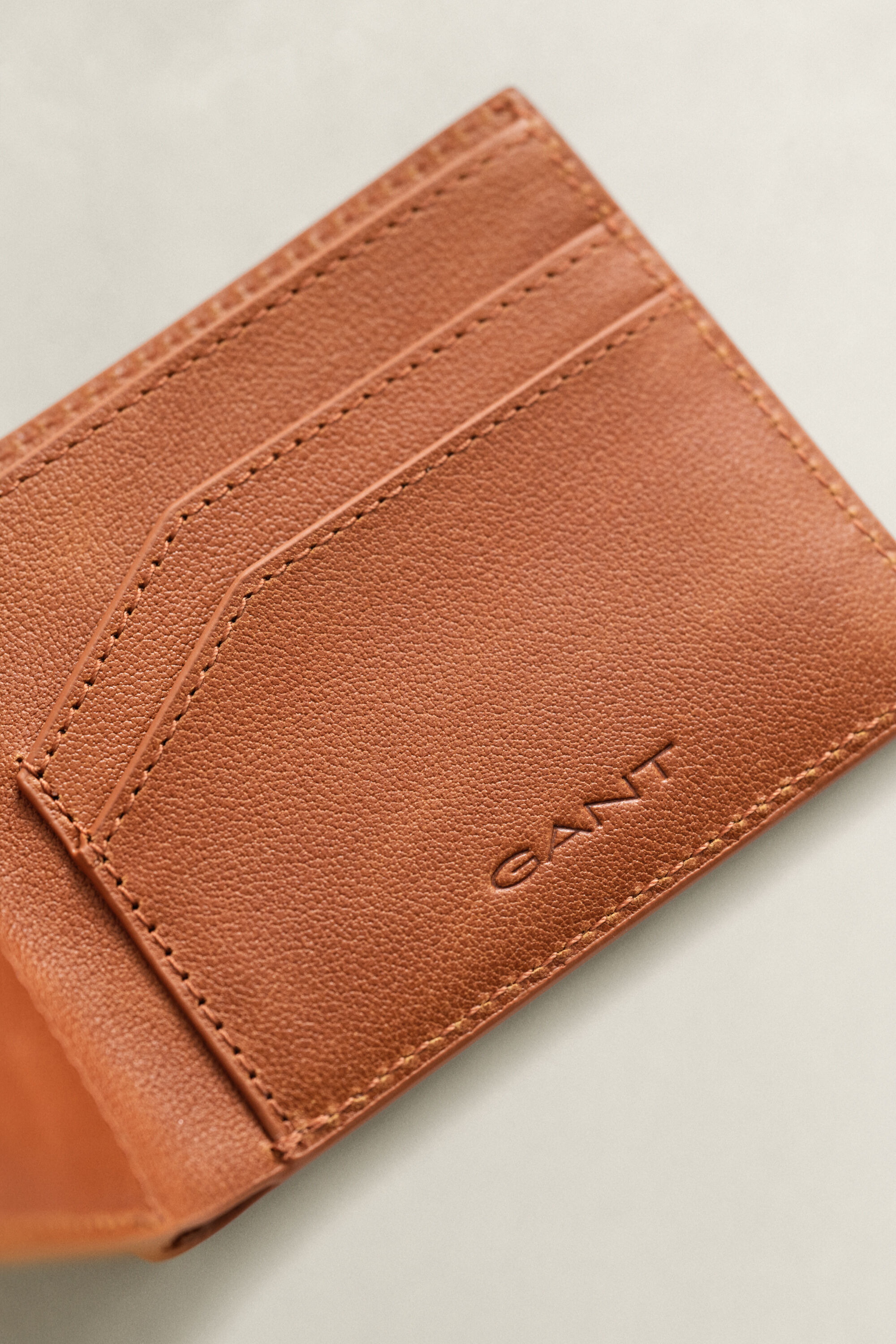 Taitettava nahkalompakko