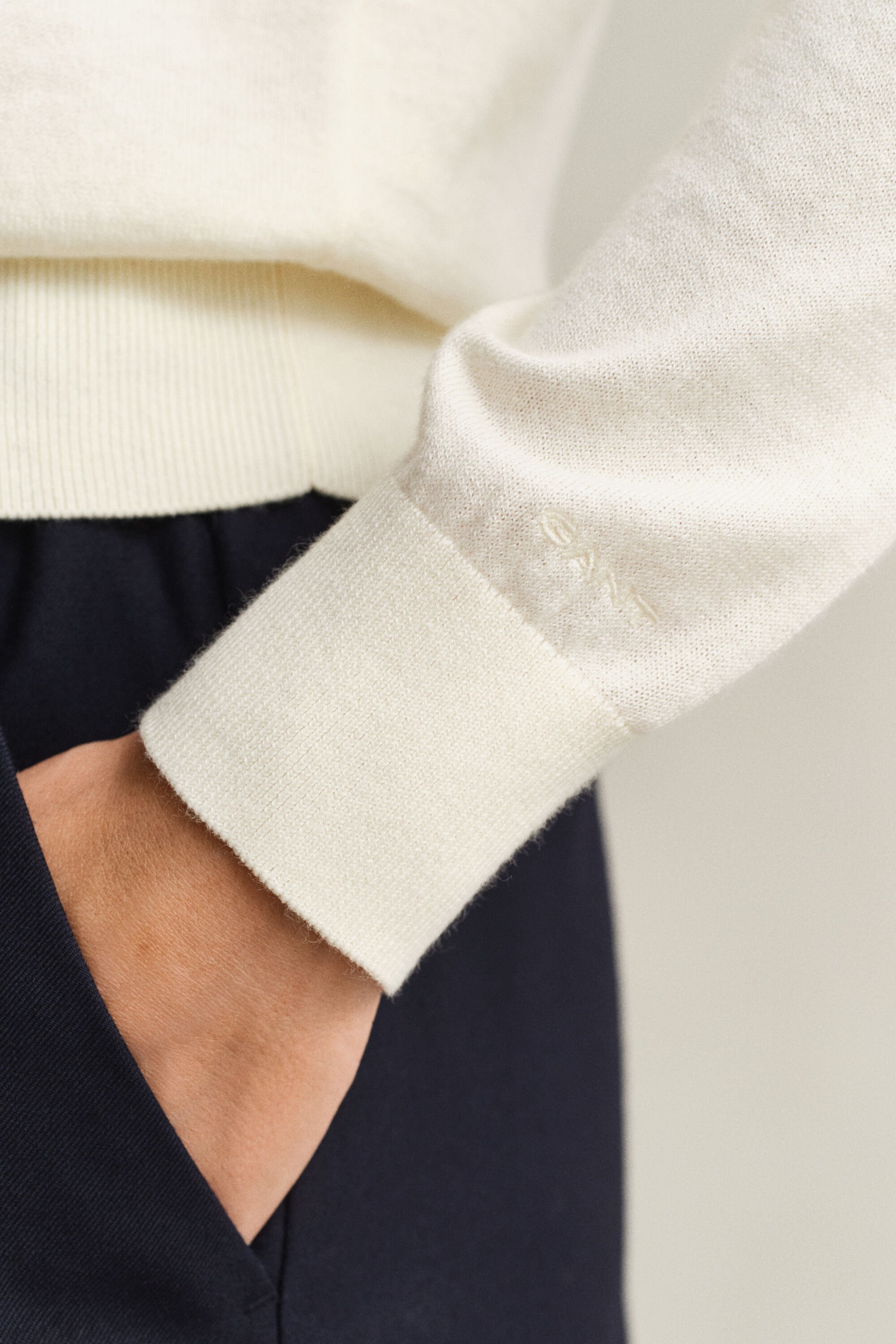 Kevyt neuletakki, pyöreä pääntie