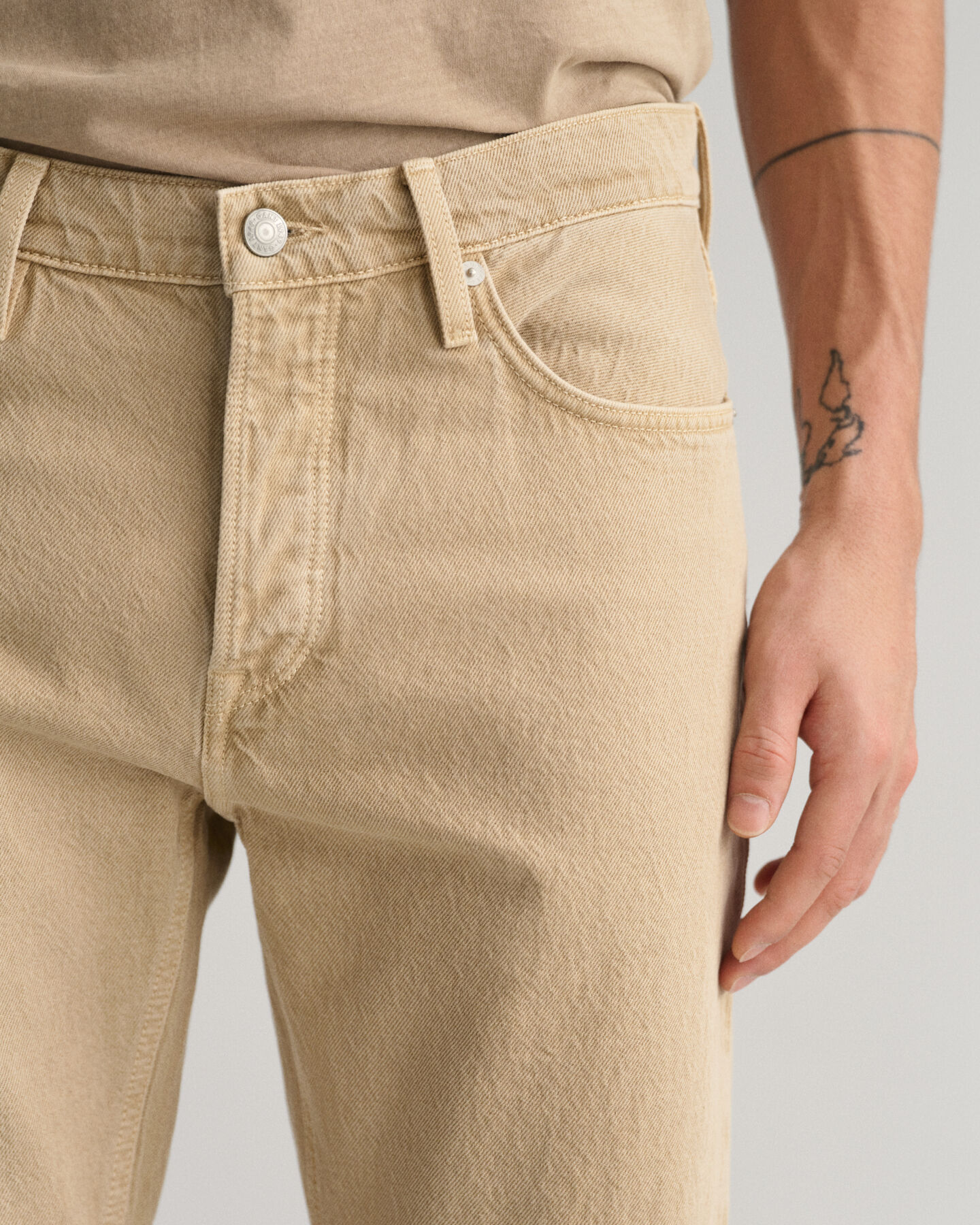 V&auml;rilliset regular fit ‑mitoitetut Arley-farkut