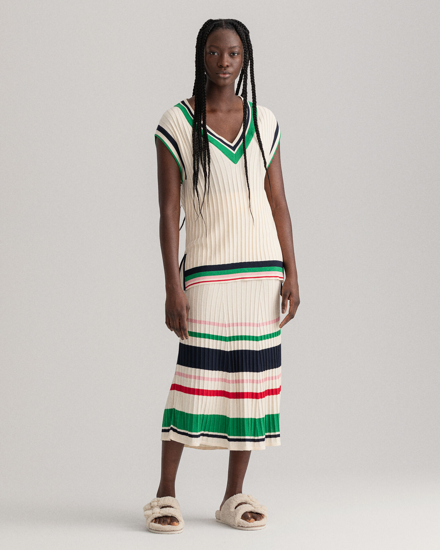 Raidallinen ribbineuleliivi