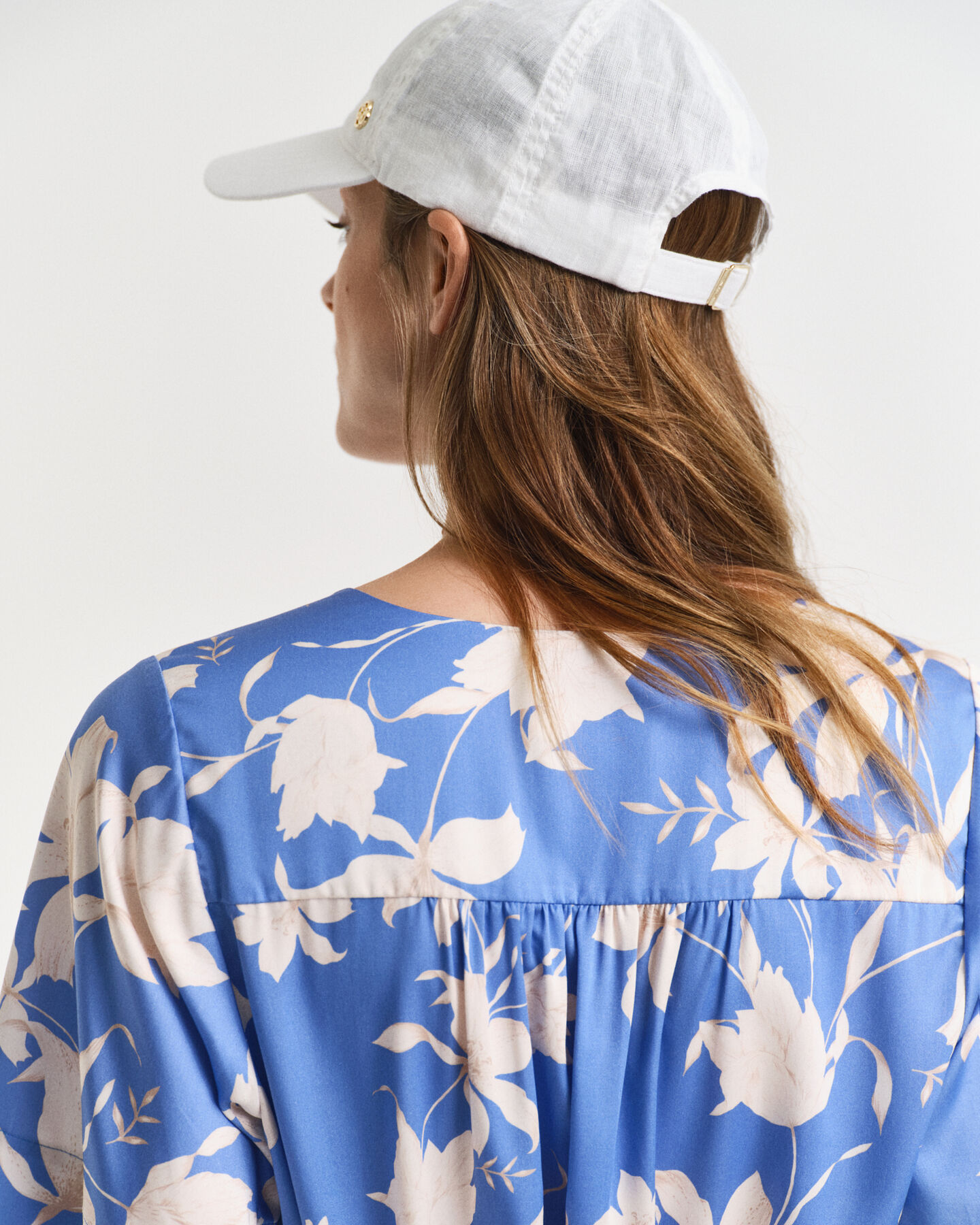 Lyhythihainen kukkamekko