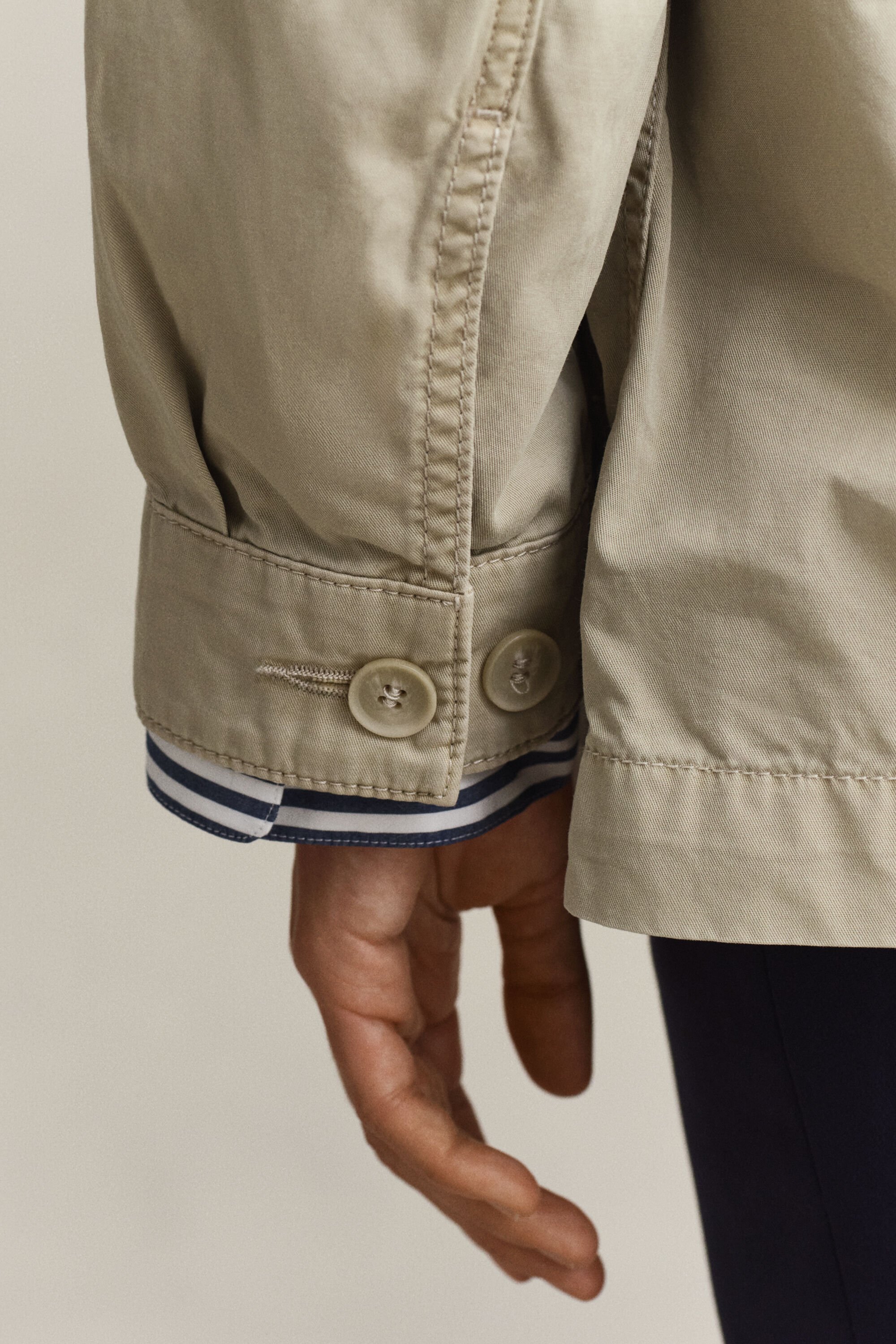 Armeijatakki vyöllä