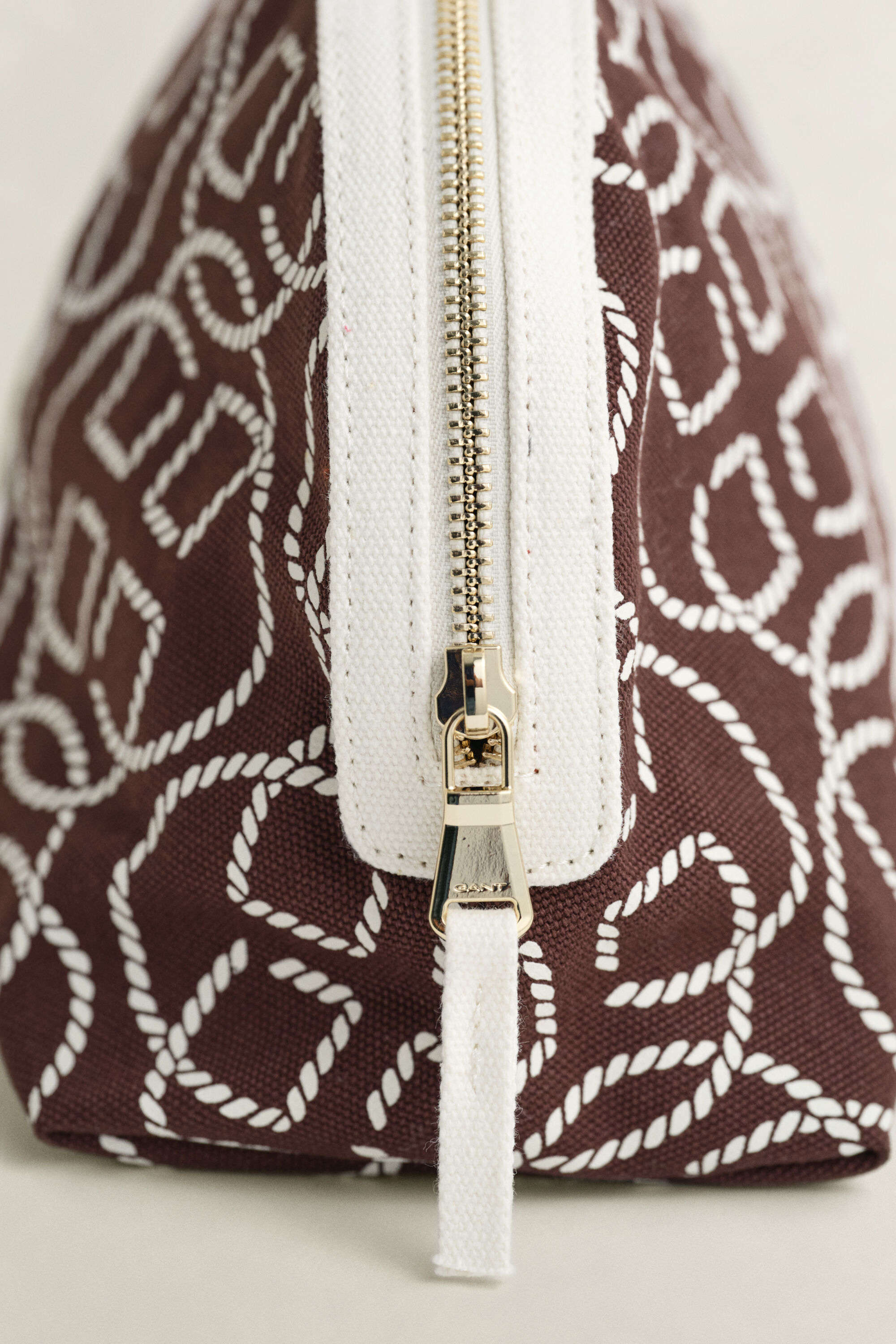 Kanvaasikankainen toilettilaukku