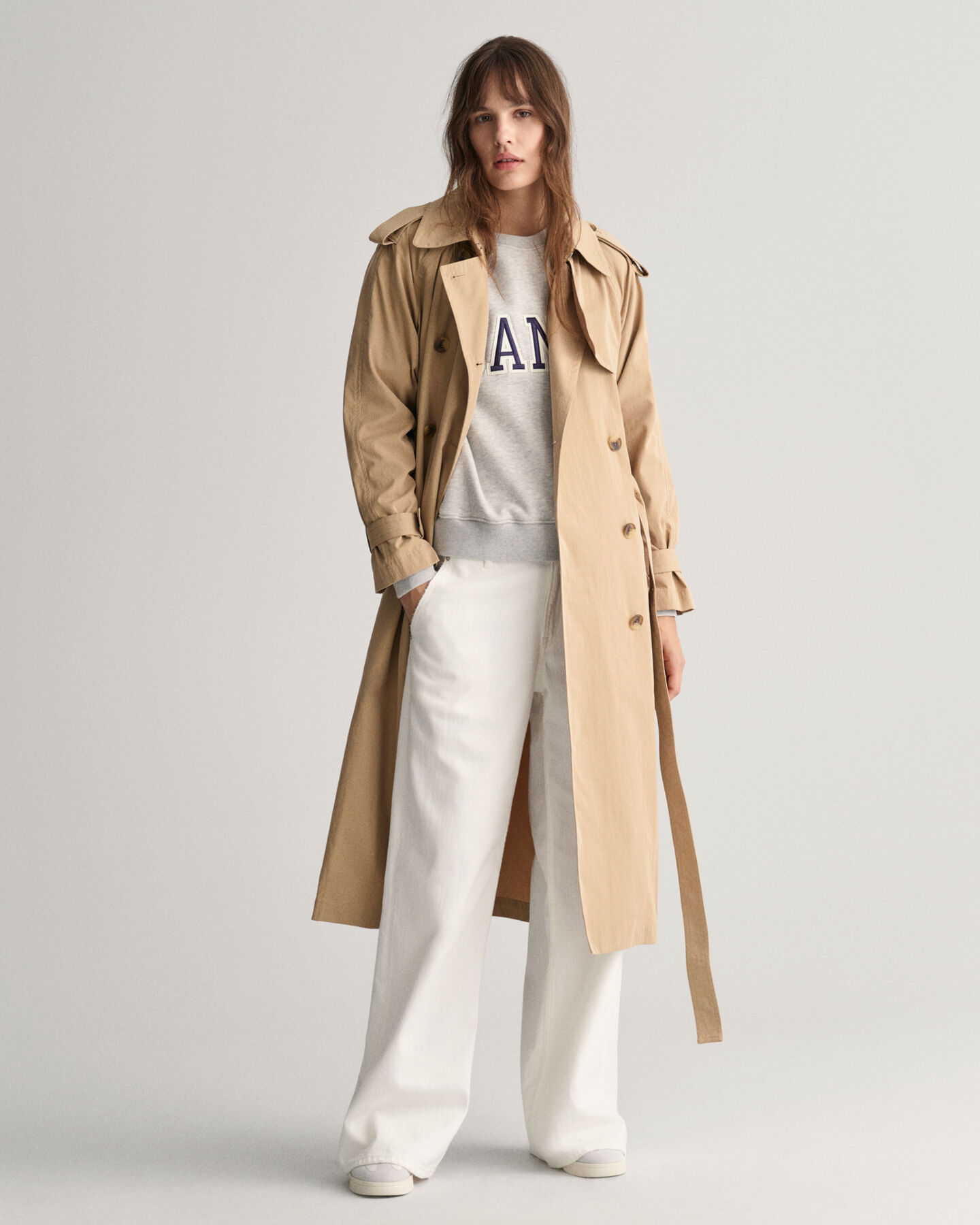 Logo-collegepaita, py&ouml;re&auml; p&auml;&auml;ntie