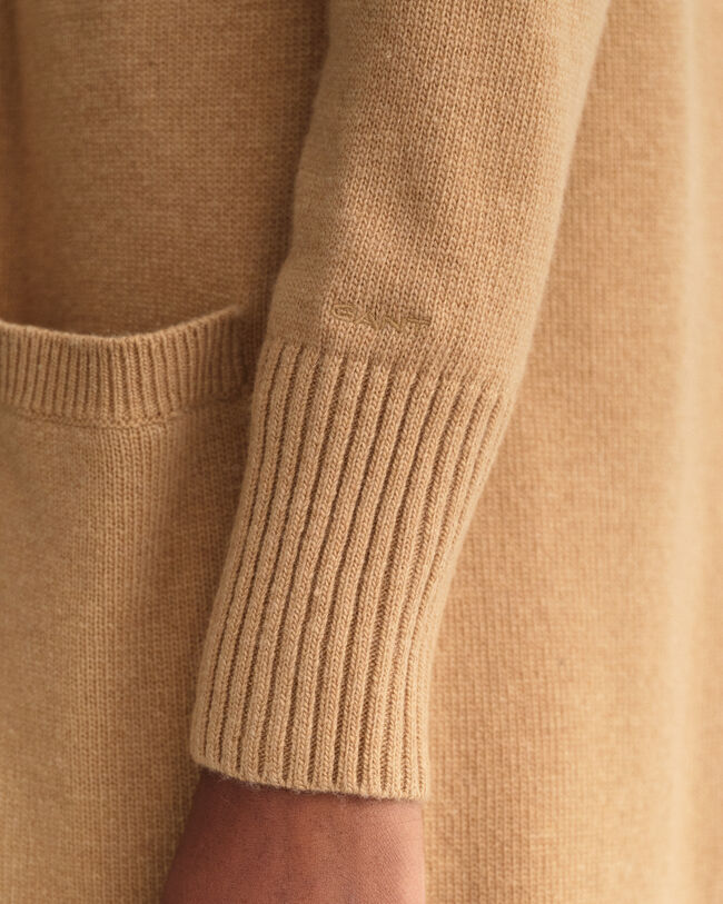 Pitkä villaneuletakki