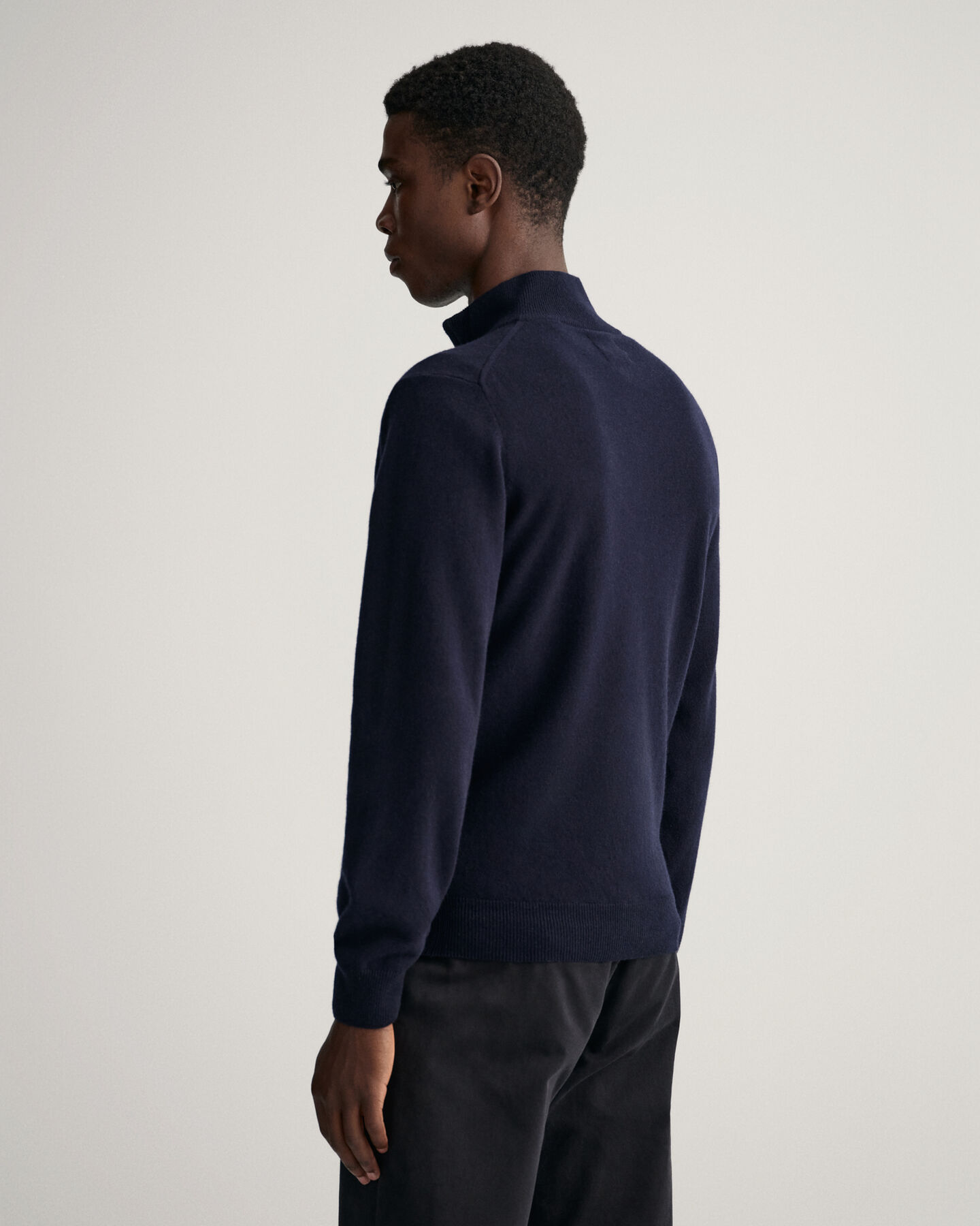 Vetoketjullinen neuletakki erittäin hienosta lampaanvillasta