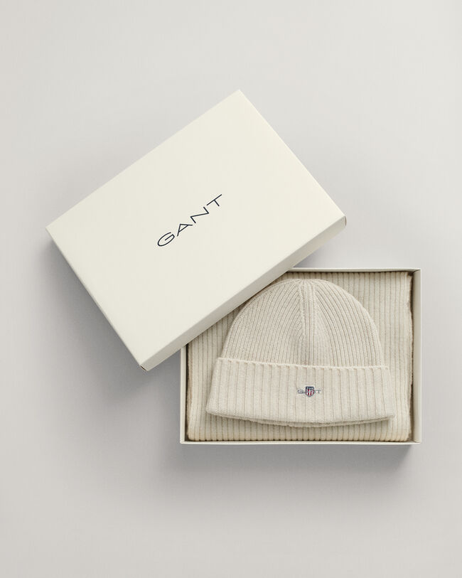 Shield-pipo ja -huivi lahjapakkauksessa