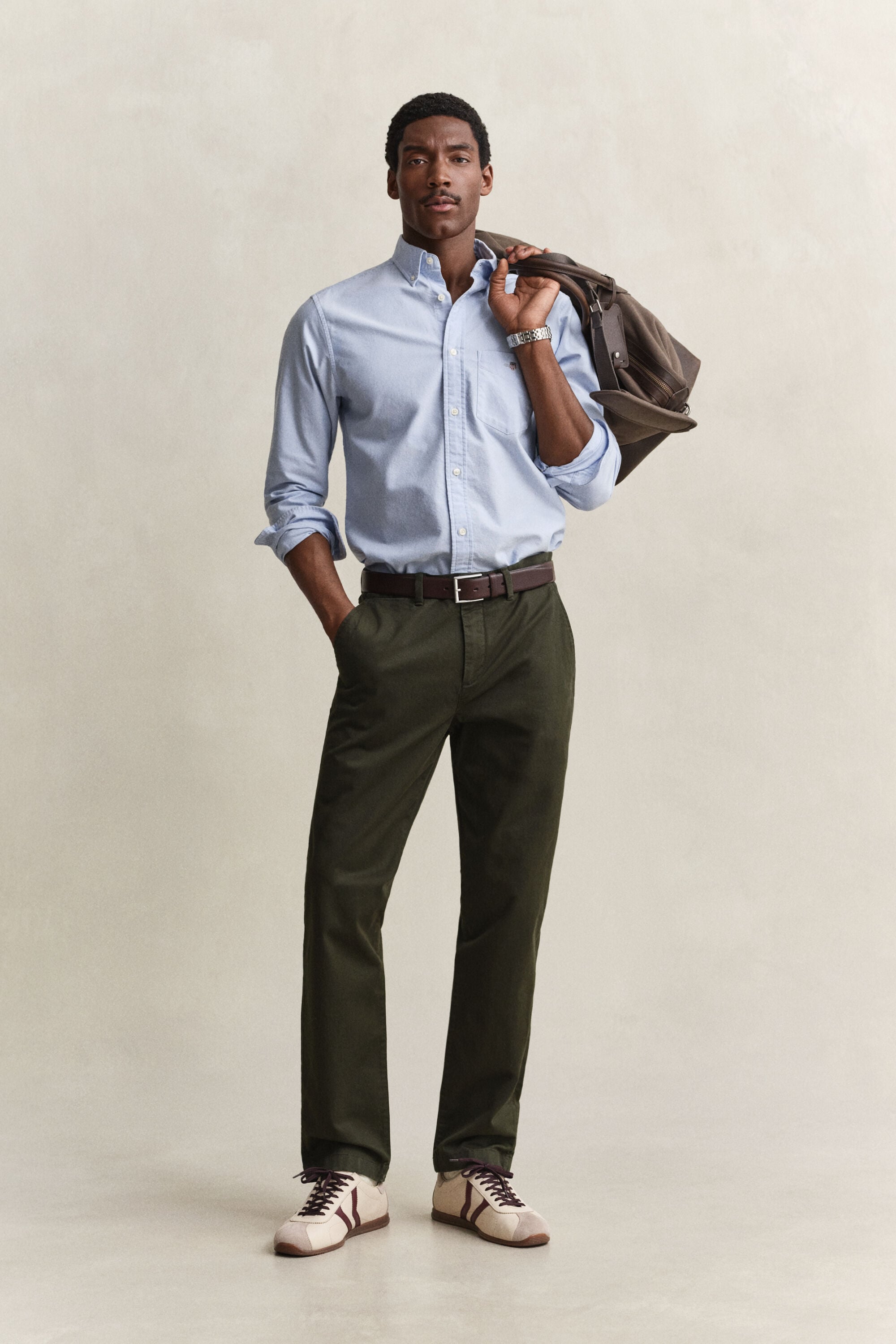Regular fit ‑mitoitetut klassiset chinot