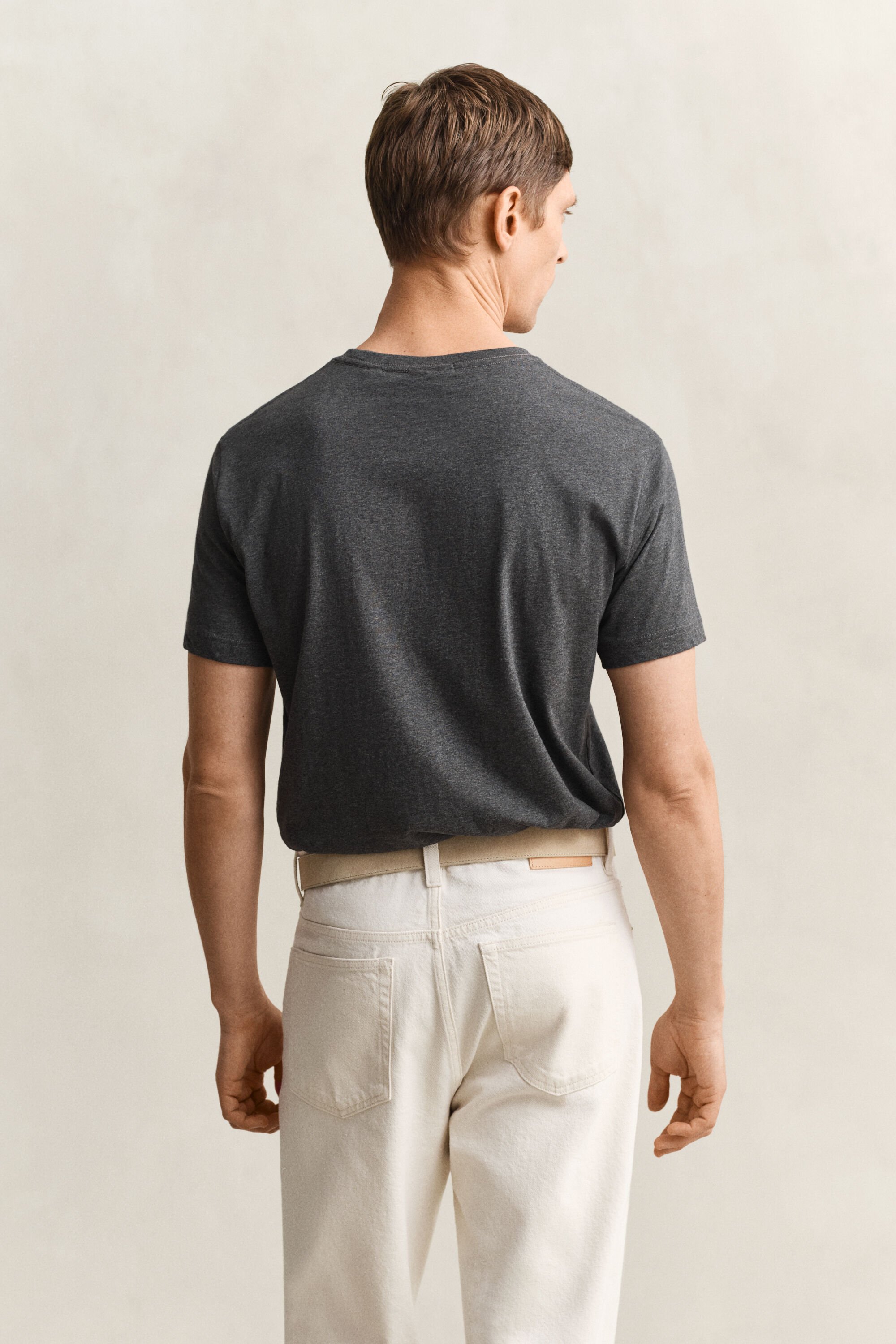 Regular fit ‑mitoitettu Shield-t‑paita