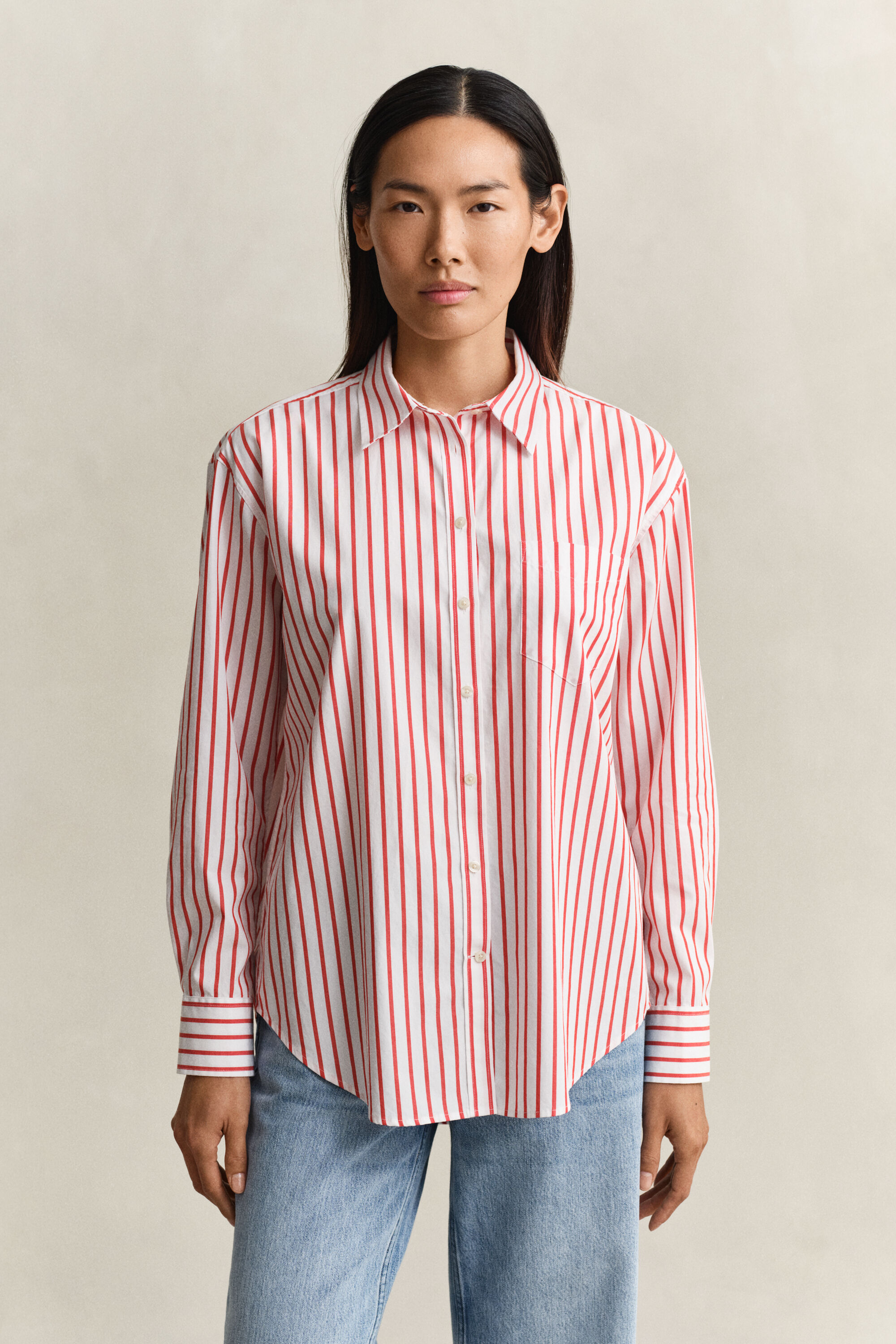 Relaxed fit ‑mitoitettu klassinen popliiniraitapaita