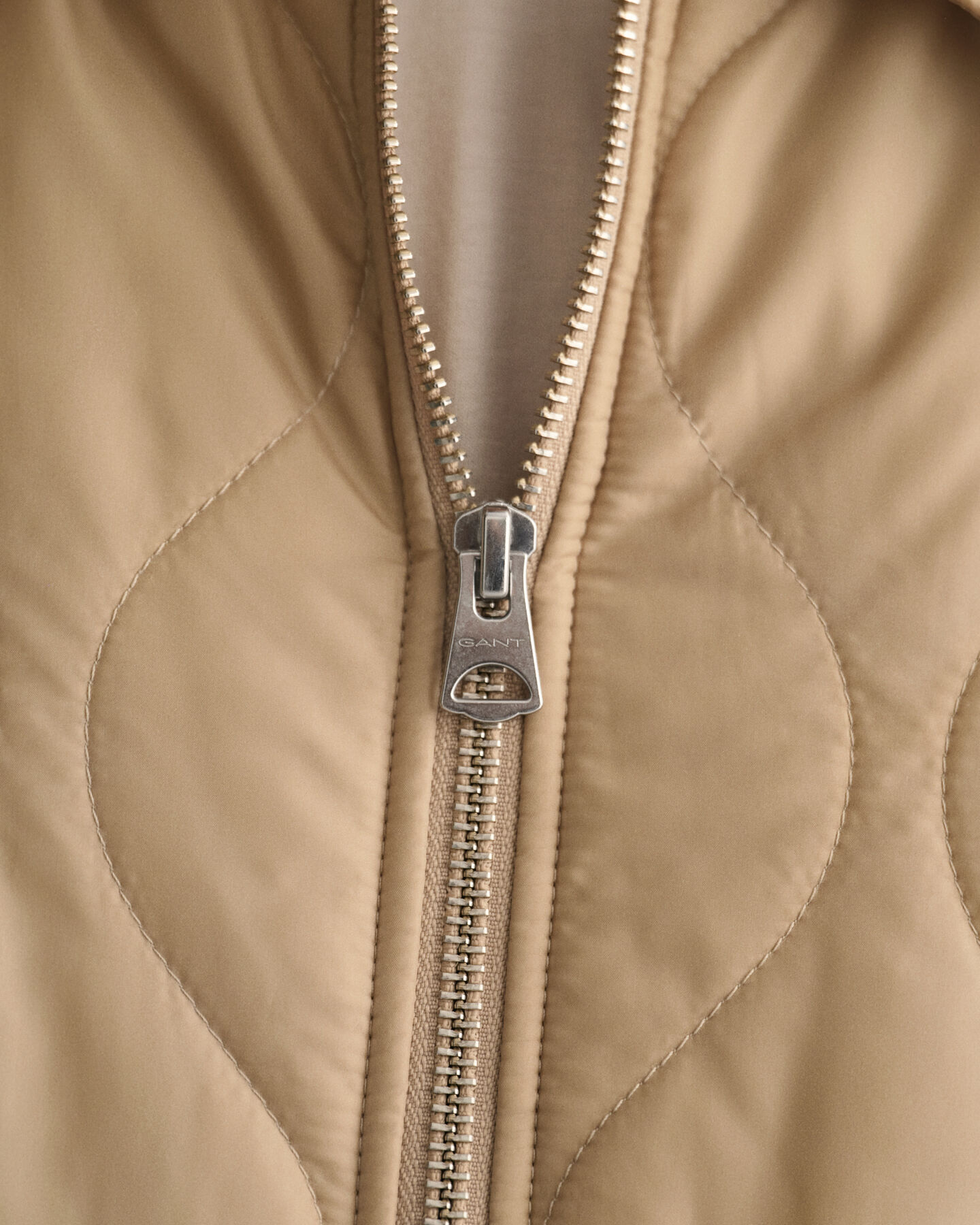 Kauluksellinen tikkitakki