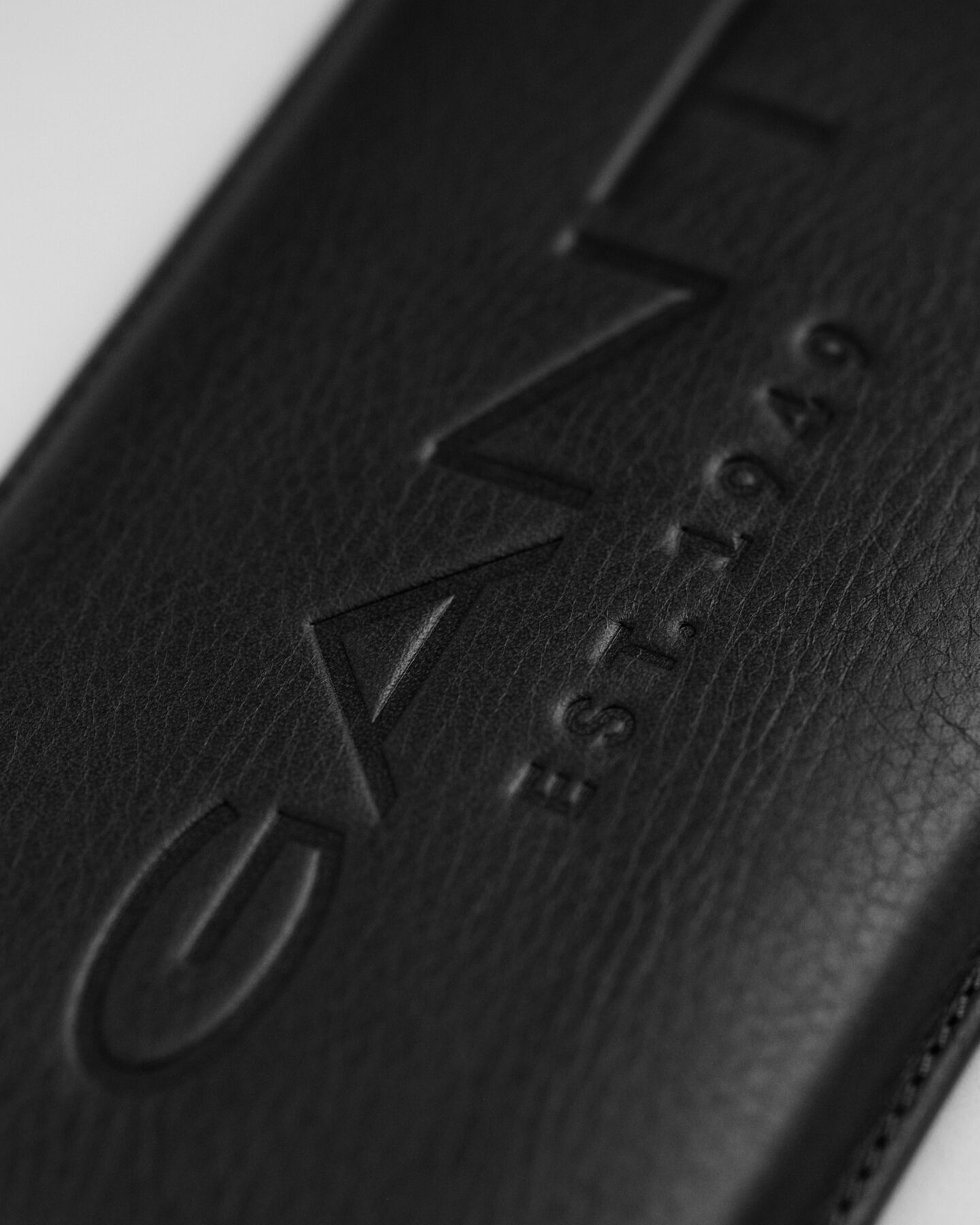 Nahkainen kaulapussi