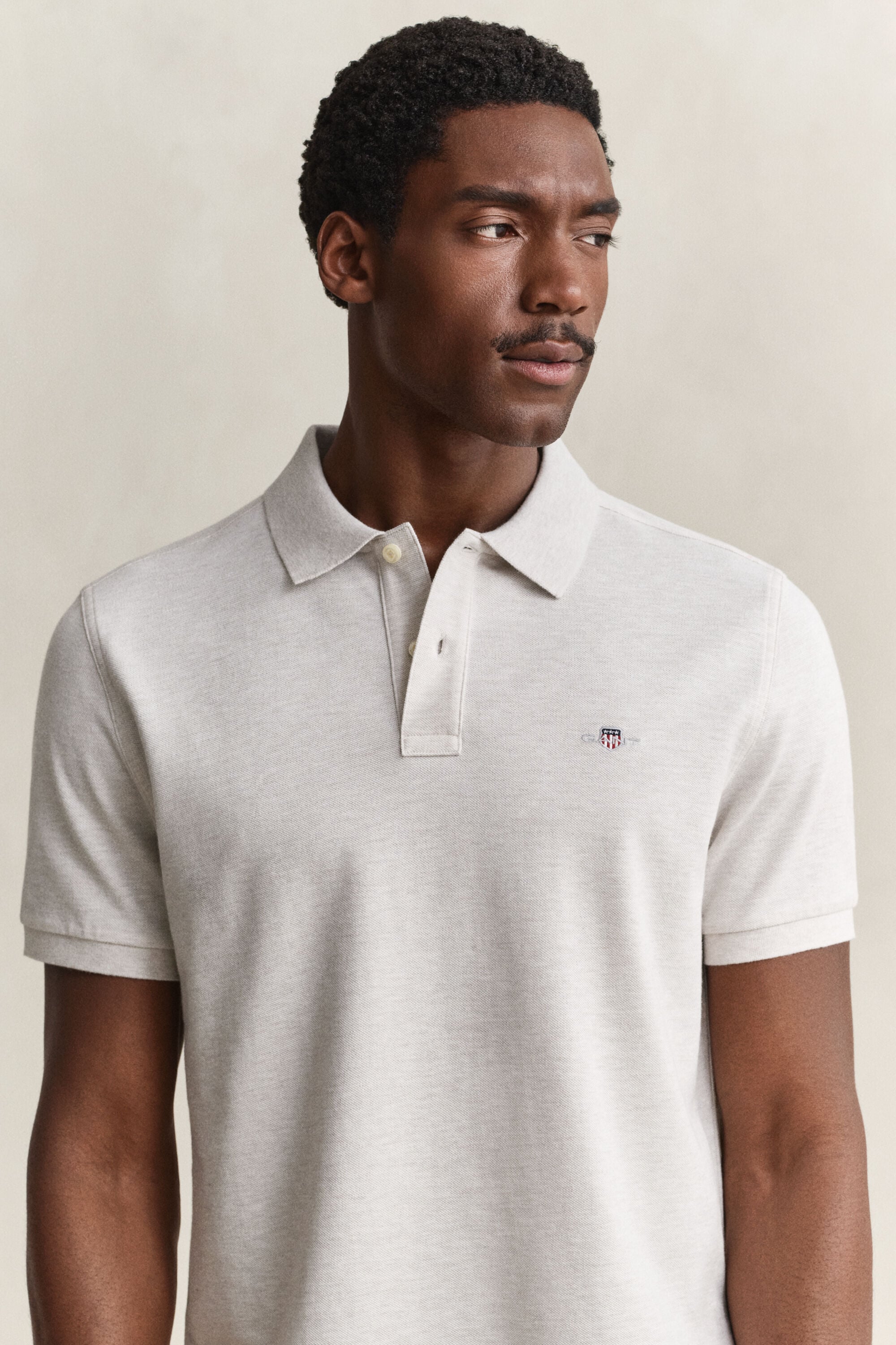 Regular fit ‑mitoitettu pikeepaita